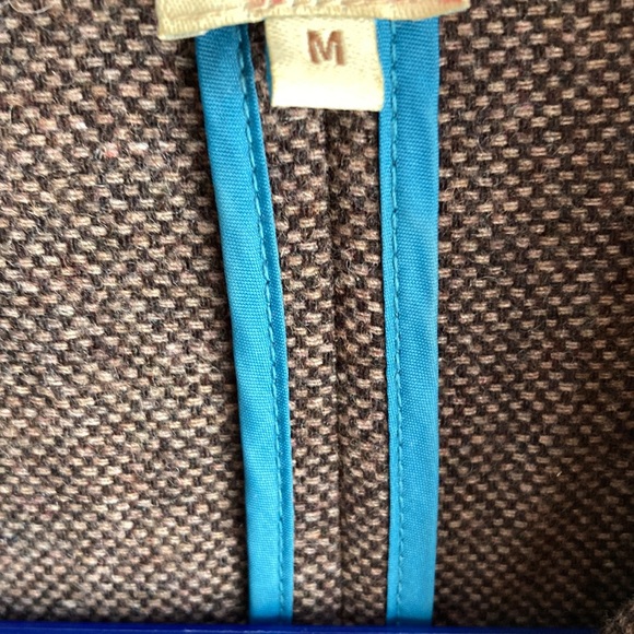 Cropped Structured Blazer with Shoulder Pads - Picture 7 of 8